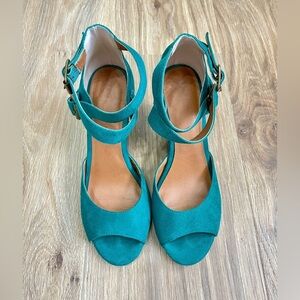 BC because music is my heartbeat Vegan Teal Suede Strappy Open Toe Wedge Sz 7.5